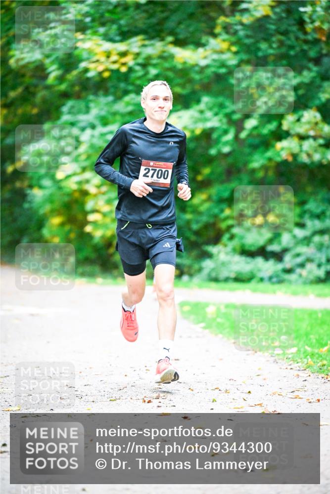 12.10.2025 - Bramfelder Halbmarathon 2025 Dr. Thomas Lammeyer http://msf.ph/oto/9344300 12.10.2025 10:08:11 Laufen 2700 meine-sportfotos.de