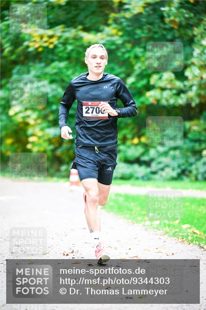 12.10.2025 - Bramfelder Halbmarathon 2025 Dr. Thomas Lammeyer http://msf.ph/oto/9344303 12.10.2025 10:08:11 Laufen 2700 meine-sportfotos.de