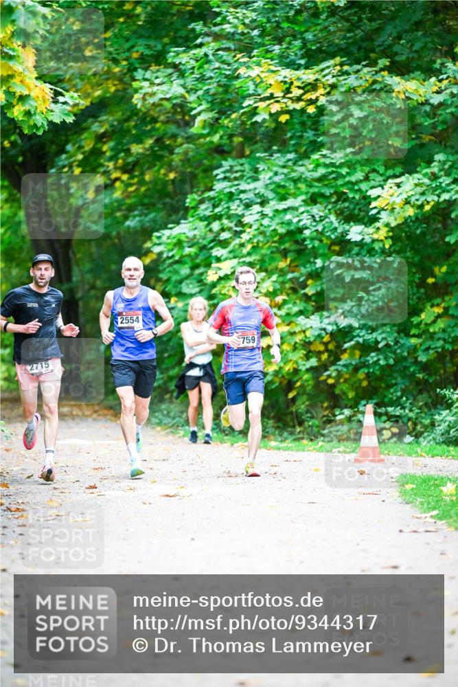 12.10.2025 - Bramfelder Halbmarathon 2025 Dr. Thomas Lammeyer http://msf.ph/oto/9344317 12.10.2025 10:08:25 Laufen 2715, 2554, 759 meine-sportfotos.de