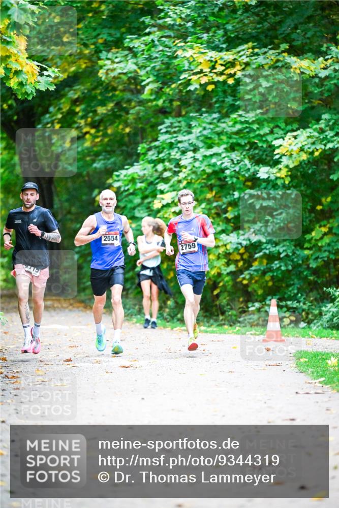 12.10.2025 - Bramfelder Halbmarathon 2025 Dr. Thomas Lammeyer http://msf.ph/oto/9344319 12.10.2025 10:08:25 Laufen 2715, 2554, 2759 meine-sportfotos.de