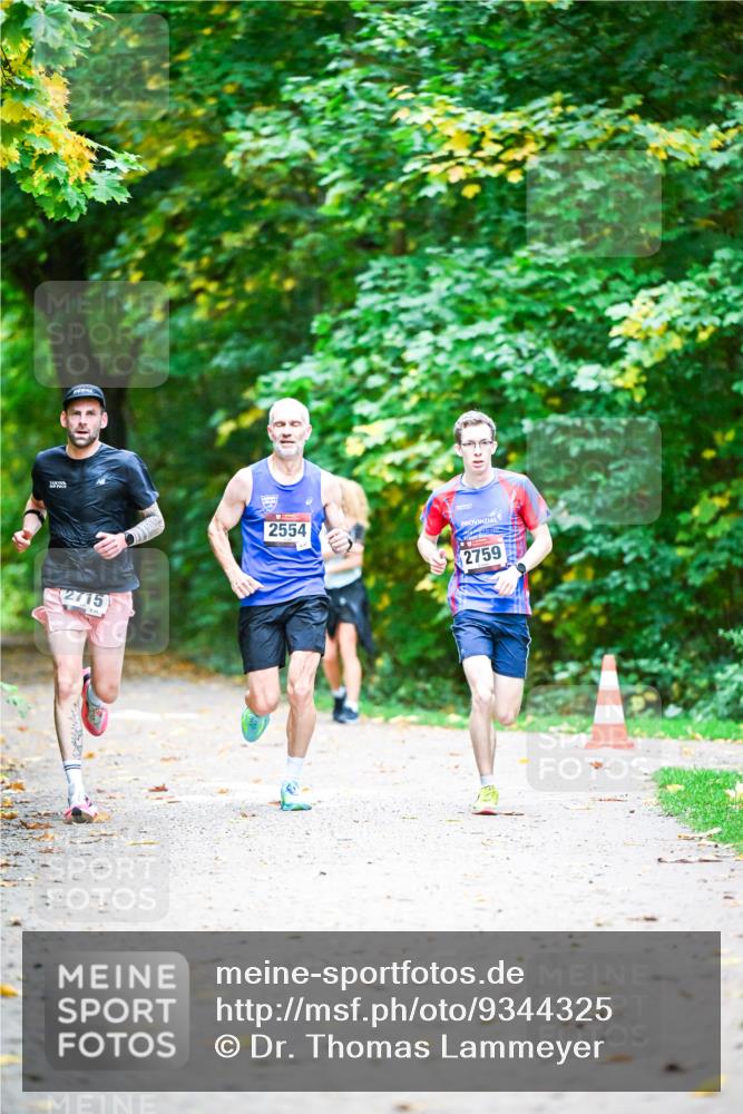 12.10.2025 - Bramfelder Halbmarathon 2025 Dr. Thomas Lammeyer http://msf.ph/oto/9344325 12.10.2025 10:08:26 Laufen 2715, 2554, 2759 meine-sportfotos.de