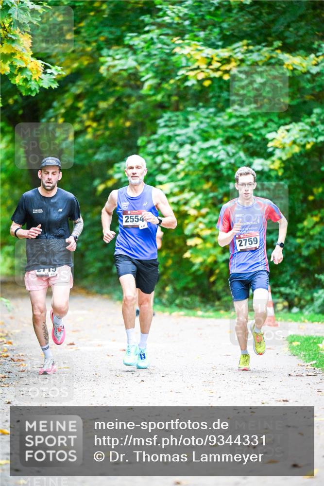 12.10.2025 - Bramfelder Halbmarathon 2025 Dr. Thomas Lammeyer http://msf.ph/oto/9344331 12.10.2025 10:08:27 Laufen 2554, 97, 2759 meine-sportfotos.de