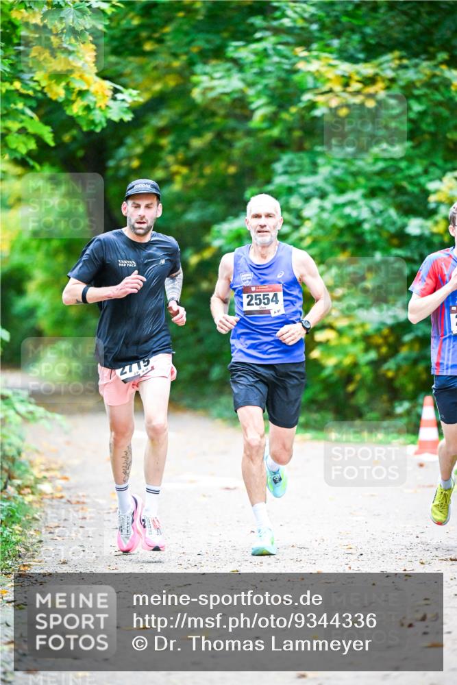 12.10.2025 - Bramfelder Halbmarathon 2025 Dr. Thomas Lammeyer http://msf.ph/oto/9344336 12.10.2025 10:08:28 Laufen 2715, 2554, 97 meine-sportfotos.de