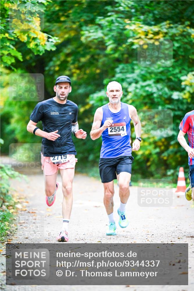 12.10.2025 - Bramfelder Halbmarathon 2025 Dr. Thomas Lammeyer http://msf.ph/oto/9344337 12.10.2025 10:08:28 Laufen 2715, 40, 2554, 97 meine-sportfotos.de