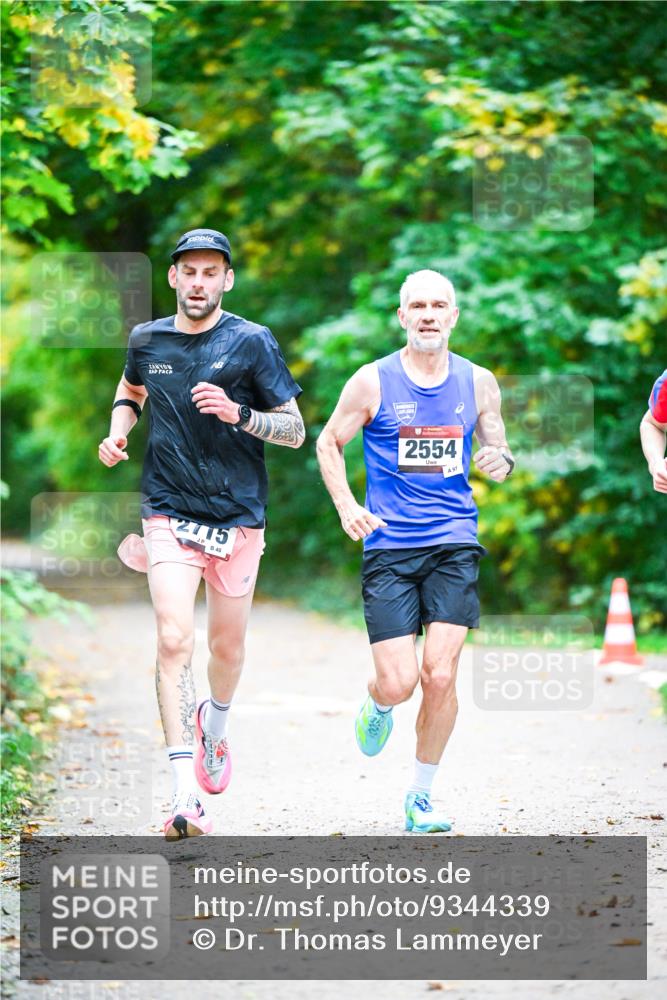 12.10.2025 - Bramfelder Halbmarathon 2025 Dr. Thomas Lammeyer http://msf.ph/oto/9344339 12.10.2025 10:08:28 Laufen 2715, 40, 2554, 97 meine-sportfotos.de