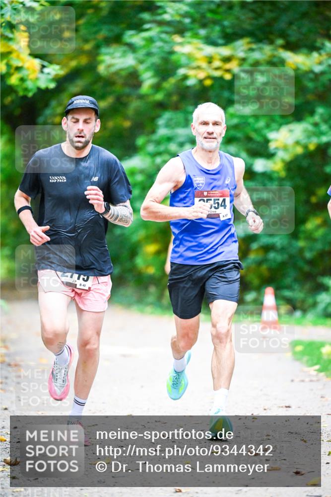 12.10.2025 - Bramfelder Halbmarathon 2025 Dr. Thomas Lammeyer http://msf.ph/oto/9344342 12.10.2025 10:08:28 Laufen 40, 554, 97 meine-sportfotos.de