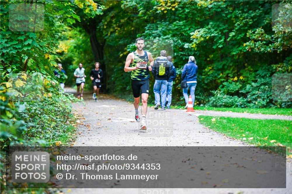 12.10.2025 - Bramfelder Halbmarathon 2025 Dr. Thomas Lammeyer http://msf.ph/oto/9344353 12.10.2025 10:08:56 Laufen 962 meine-sportfotos.de