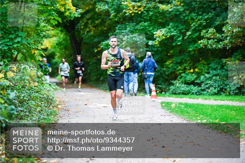 12.10.2025 - Bramfelder Halbmarathon 2025 Dr. Thomas Lammeyer http://msf.ph/oto/9344357 12.10.2025 10:08:57 Laufen 2962 meine-sportfotos.de