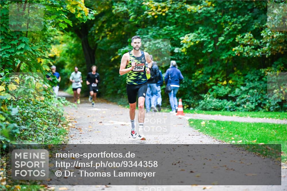 12.10.2025 - Bramfelder Halbmarathon 2025 Dr. Thomas Lammeyer http://msf.ph/oto/9344358 12.10.2025 10:08:57 Laufen 2962 meine-sportfotos.de