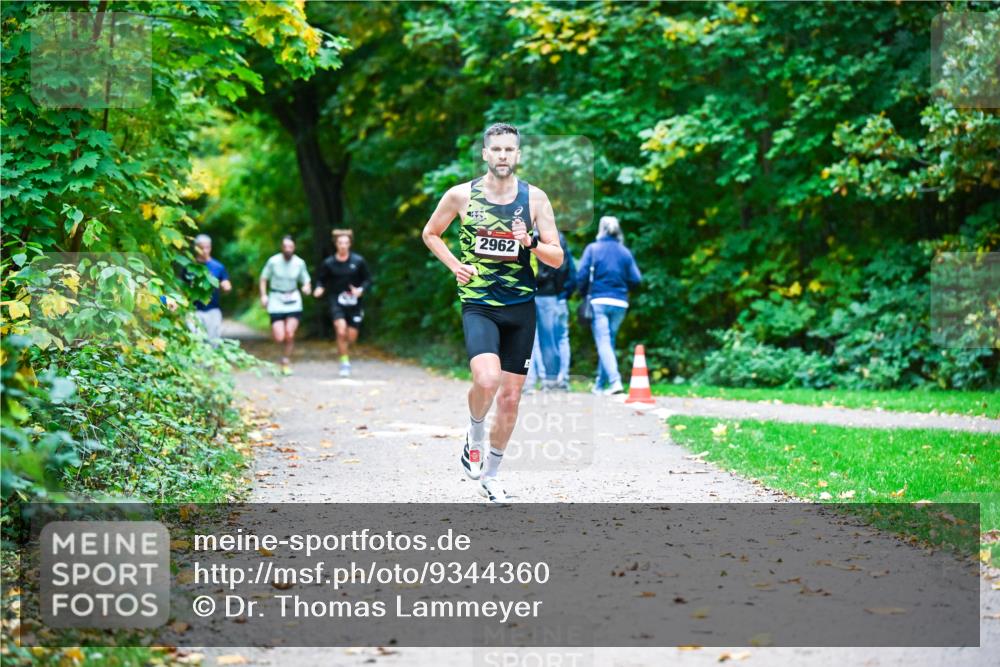 12.10.2025 - Bramfelder Halbmarathon 2025 Dr. Thomas Lammeyer http://msf.ph/oto/9344360 12.10.2025 10:08:57 Laufen 2962 meine-sportfotos.de