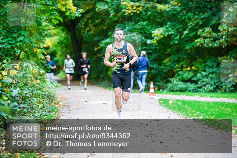 12.10.2025 - Bramfelder Halbmarathon 2025 Dr. Thomas Lammeyer http://msf.ph/oto/9344362 12.10.2025 10:08:57 Laufen 2962 meine-sportfotos.de