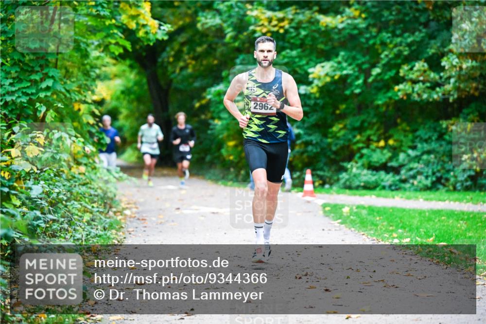 12.10.2025 - Bramfelder Halbmarathon 2025 Dr. Thomas Lammeyer http://msf.ph/oto/9344366 12.10.2025 10:08:58 Laufen 2962 meine-sportfotos.de
