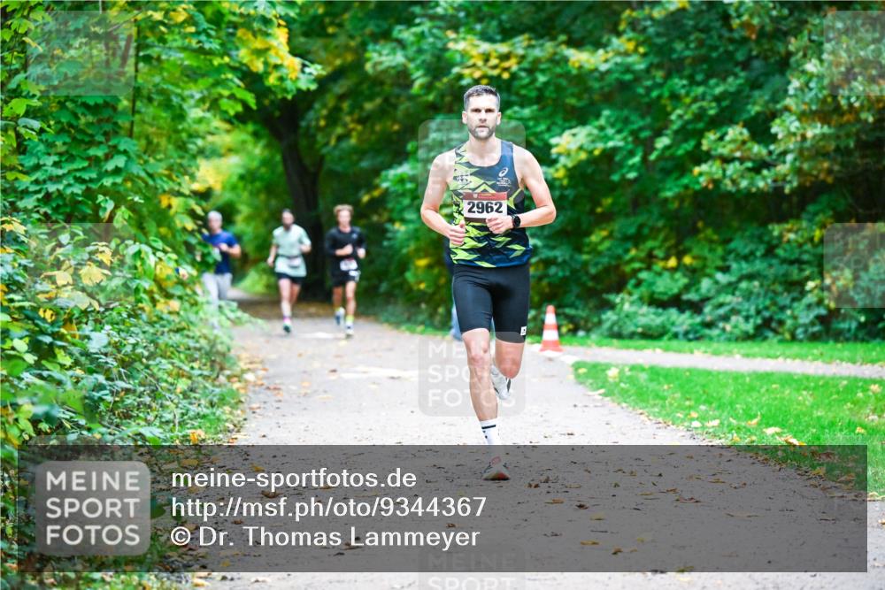 12.10.2025 - Bramfelder Halbmarathon 2025 Dr. Thomas Lammeyer http://msf.ph/oto/9344367 12.10.2025 10:08:58 Laufen 2962 meine-sportfotos.de