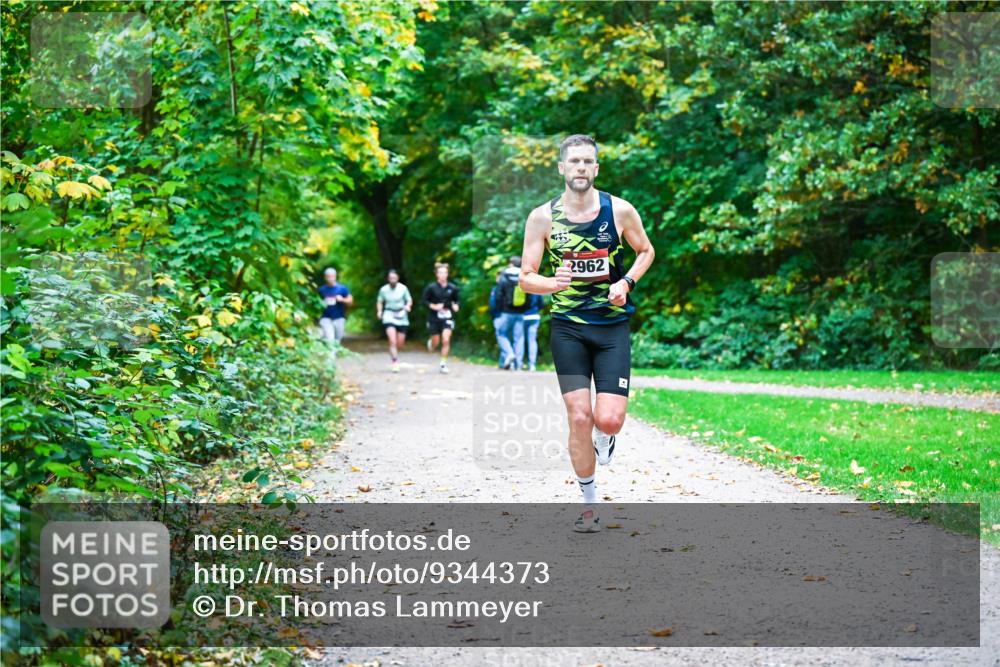 12.10.2025 - Bramfelder Halbmarathon 2025 Dr. Thomas Lammeyer http://msf.ph/oto/9344373 12.10.2025 10:08:59 Laufen 2962 meine-sportfotos.de