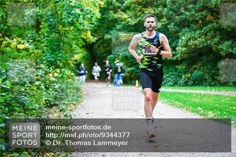 12.10.2025 - Bramfelder Halbmarathon 2025 Dr. Thomas Lammeyer http://msf.ph/oto/9344377 12.10.2025 10:08:59 Laufen 296 meine-sportfotos.de