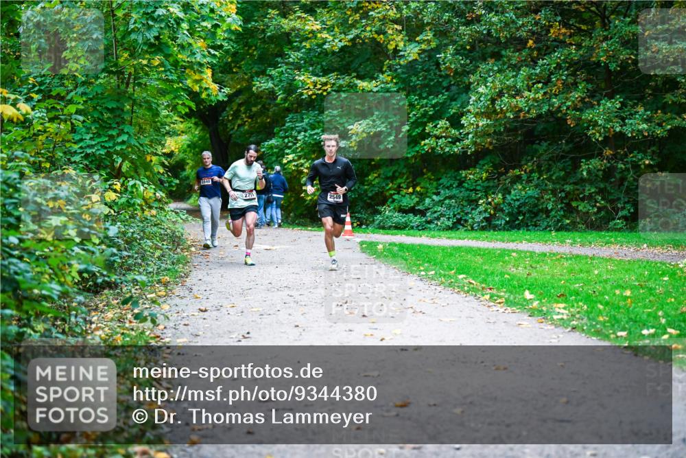12.10.2025 - Bramfelder Halbmarathon 2025 Dr. Thomas Lammeyer http://msf.ph/oto/9344380 12.10.2025 10:09:03 Laufen 2840, 2751, 2549 meine-sportfotos.de