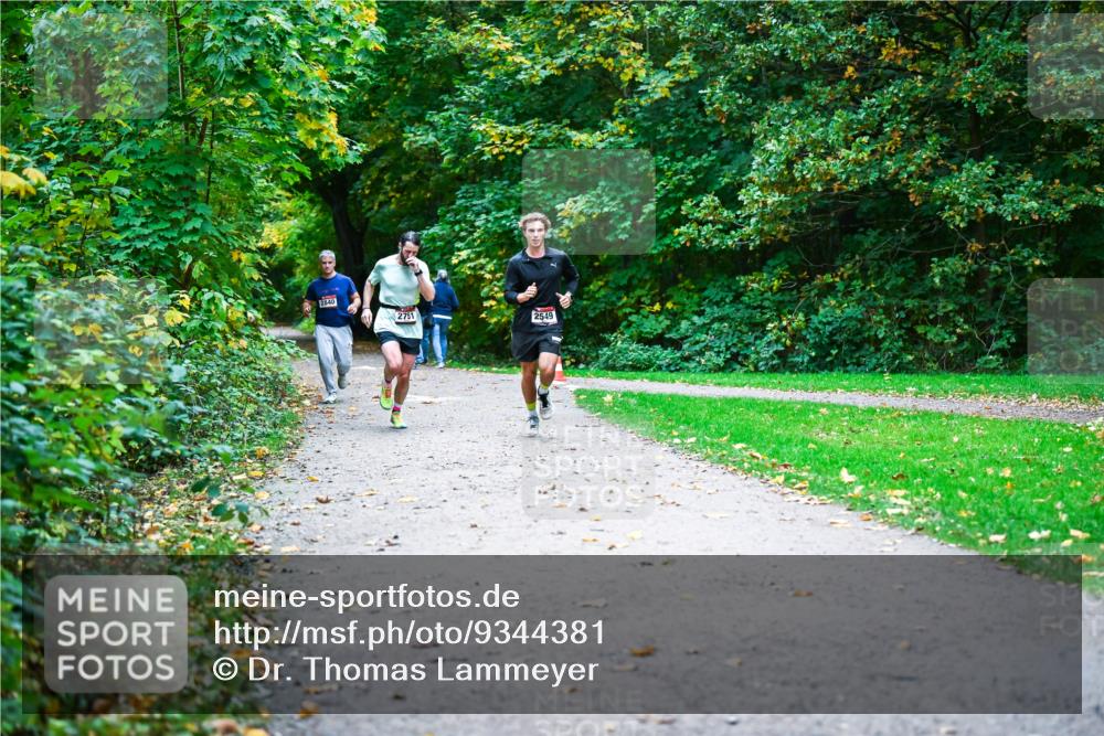 12.10.2025 - Bramfelder Halbmarathon 2025 Dr. Thomas Lammeyer http://msf.ph/oto/9344381 12.10.2025 10:09:03 Laufen 2840, 2751, 2549 meine-sportfotos.de