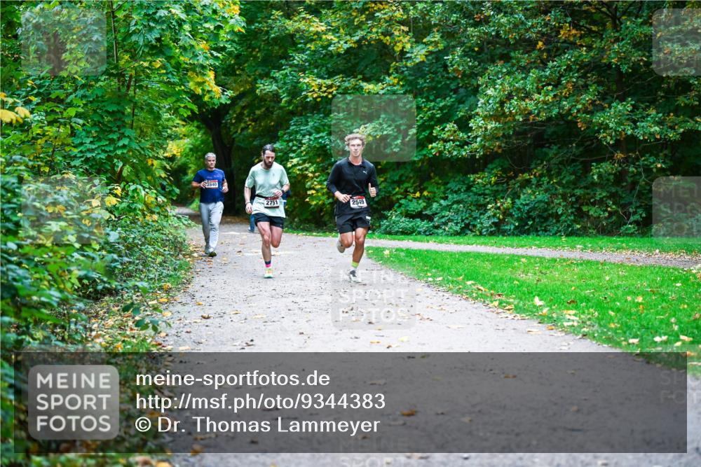 12.10.2025 - Bramfelder Halbmarathon 2025 Dr. Thomas Lammeyer http://msf.ph/oto/9344383 12.10.2025 10:09:03 Laufen 2840, 2751, 2549 meine-sportfotos.de