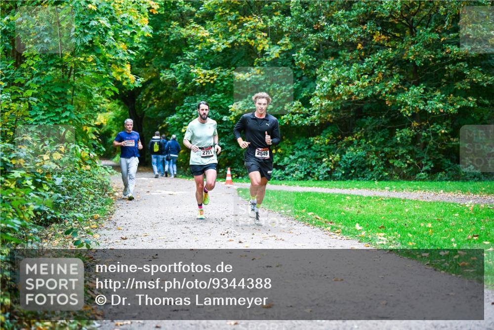 12.10.2025 - Bramfelder Halbmarathon 2025 Dr. Thomas Lammeyer http://msf.ph/oto/9344388 12.10.2025 10:09:04 Laufen 2840, 2751, 2549 meine-sportfotos.de