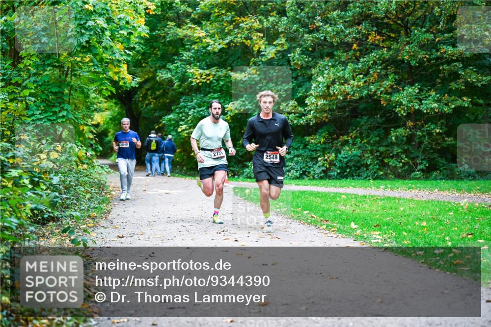 12.10.2025 - Bramfelder Halbmarathon 2025 Dr. Thomas Lammeyer http://msf.ph/oto/9344390 12.10.2025 10:09:04 Laufen 2840, 2751, 2549 meine-sportfotos.de