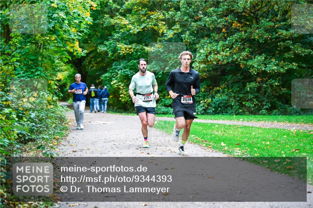 12.10.2025 - Bramfelder Halbmarathon 2025 Dr. Thomas Lammeyer http://msf.ph/oto/9344393 12.10.2025 10:09:05 Laufen 2840, 2751, 2549 meine-sportfotos.de