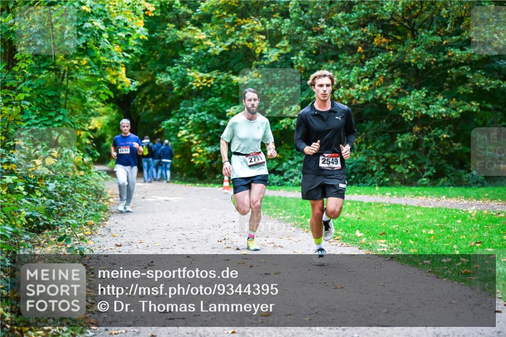 12.10.2025 - Bramfelder Halbmarathon 2025 Dr. Thomas Lammeyer http://msf.ph/oto/9344395 12.10.2025 10:09:05 Laufen 2840, 2751, 2549 meine-sportfotos.de