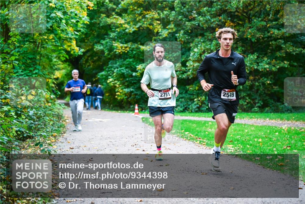 12.10.2025 - Bramfelder Halbmarathon 2025 Dr. Thomas Lammeyer http://msf.ph/oto/9344398 12.10.2025 10:09:05 Laufen 2840, 2751, 2549 meine-sportfotos.de