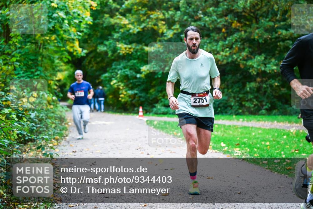 12.10.2025 - Bramfelder Halbmarathon 2025 Dr. Thomas Lammeyer http://msf.ph/oto/9344403 12.10.2025 10:09:06 Laufen 2751 meine-sportfotos.de