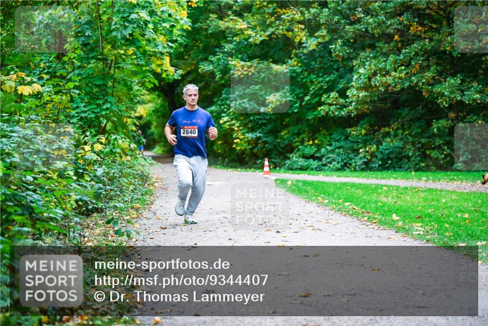 12.10.2025 - Bramfelder Halbmarathon 2025 Dr. Thomas Lammeyer http://msf.ph/oto/9344407 12.10.2025 10:09:07 Laufen 2840 meine-sportfotos.de