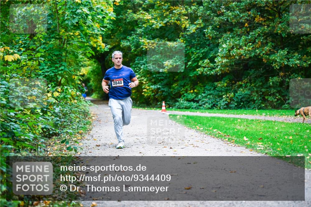 12.10.2025 - Bramfelder Halbmarathon 2025 Dr. Thomas Lammeyer http://msf.ph/oto/9344409 12.10.2025 10:09:07 Laufen 2840 meine-sportfotos.de