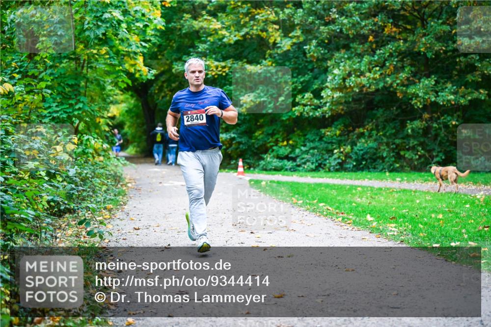12.10.2025 - Bramfelder Halbmarathon 2025 Dr. Thomas Lammeyer http://msf.ph/oto/9344414 12.10.2025 10:09:08 Laufen 2840 meine-sportfotos.de