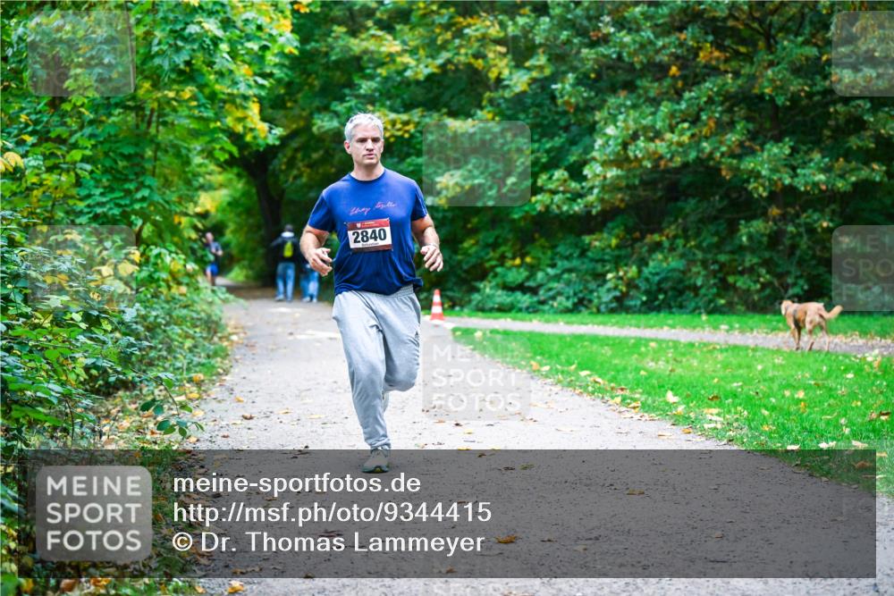 12.10.2025 - Bramfelder Halbmarathon 2025 Dr. Thomas Lammeyer http://msf.ph/oto/9344415 12.10.2025 10:09:08 Laufen 2840 meine-sportfotos.de