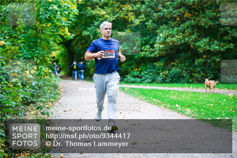 12.10.2025 - Bramfelder Halbmarathon 2025 Dr. Thomas Lammeyer http://msf.ph/oto/9344417 12.10.2025 10:09:09 Laufen 2840 meine-sportfotos.de