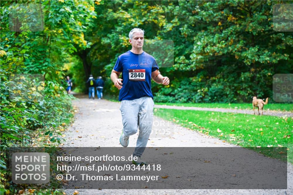 12.10.2025 - Bramfelder Halbmarathon 2025 Dr. Thomas Lammeyer http://msf.ph/oto/9344418 12.10.2025 10:09:09 Laufen 2840 meine-sportfotos.de