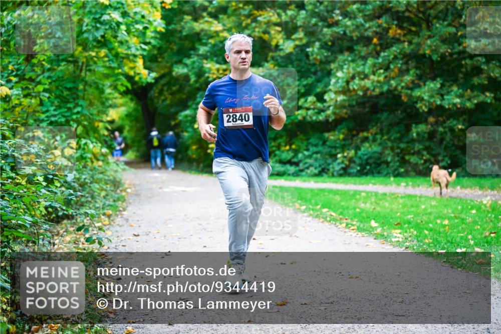 12.10.2025 - Bramfelder Halbmarathon 2025 Dr. Thomas Lammeyer http://msf.ph/oto/9344419 12.10.2025 10:09:09 Laufen 2840 meine-sportfotos.de