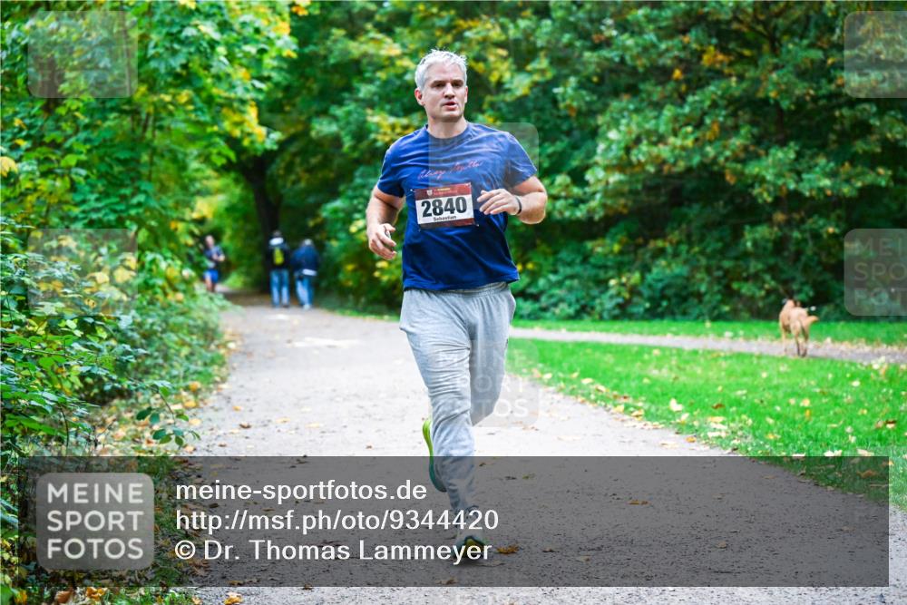 12.10.2025 - Bramfelder Halbmarathon 2025 Dr. Thomas Lammeyer http://msf.ph/oto/9344420 12.10.2025 10:09:09 Laufen 2840 meine-sportfotos.de