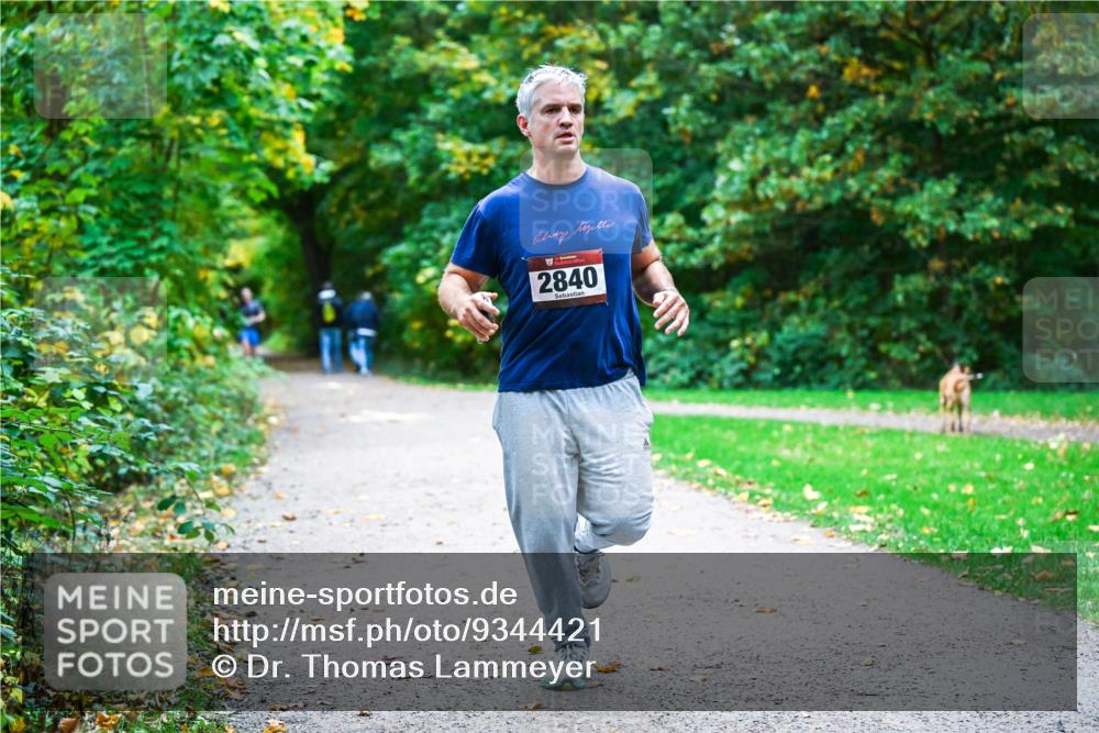 12.10.2025 - Bramfelder Halbmarathon 2025 Dr. Thomas Lammeyer http://msf.ph/oto/9344421 12.10.2025 10:09:09 Laufen 2840 meine-sportfotos.de