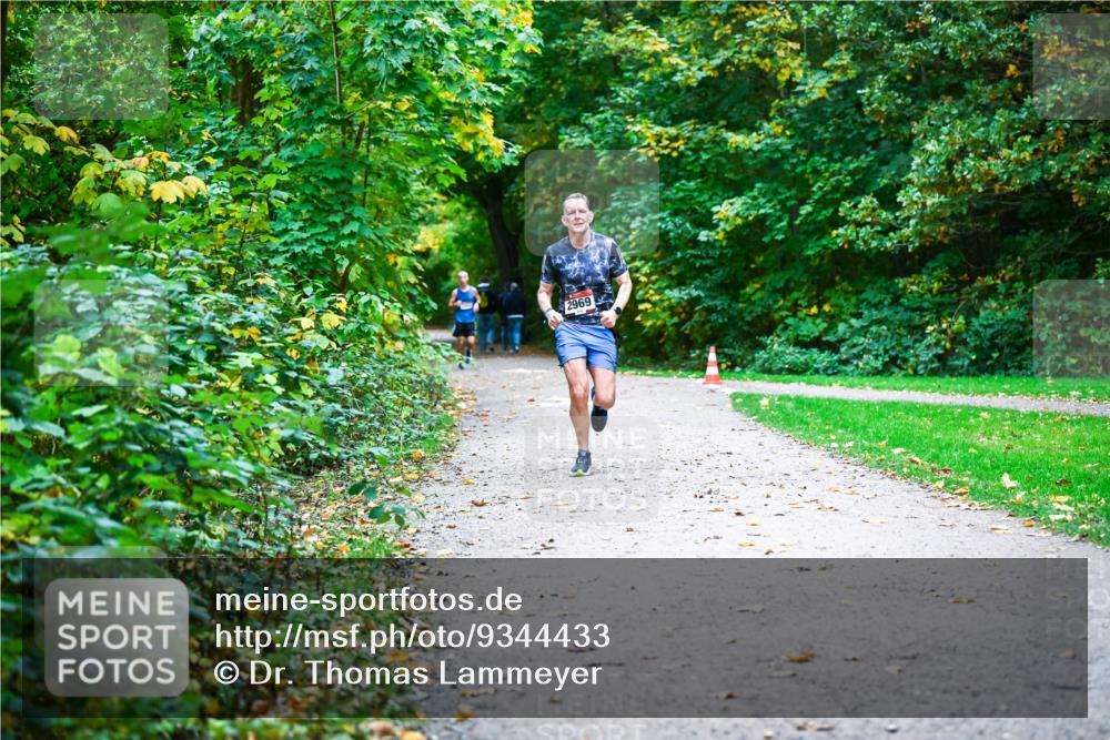 12.10.2025 - Bramfelder Halbmarathon 2025 Dr. Thomas Lammeyer http://msf.ph/oto/9344433 12.10.2025 10:09:17 Laufen 2969 meine-sportfotos.de