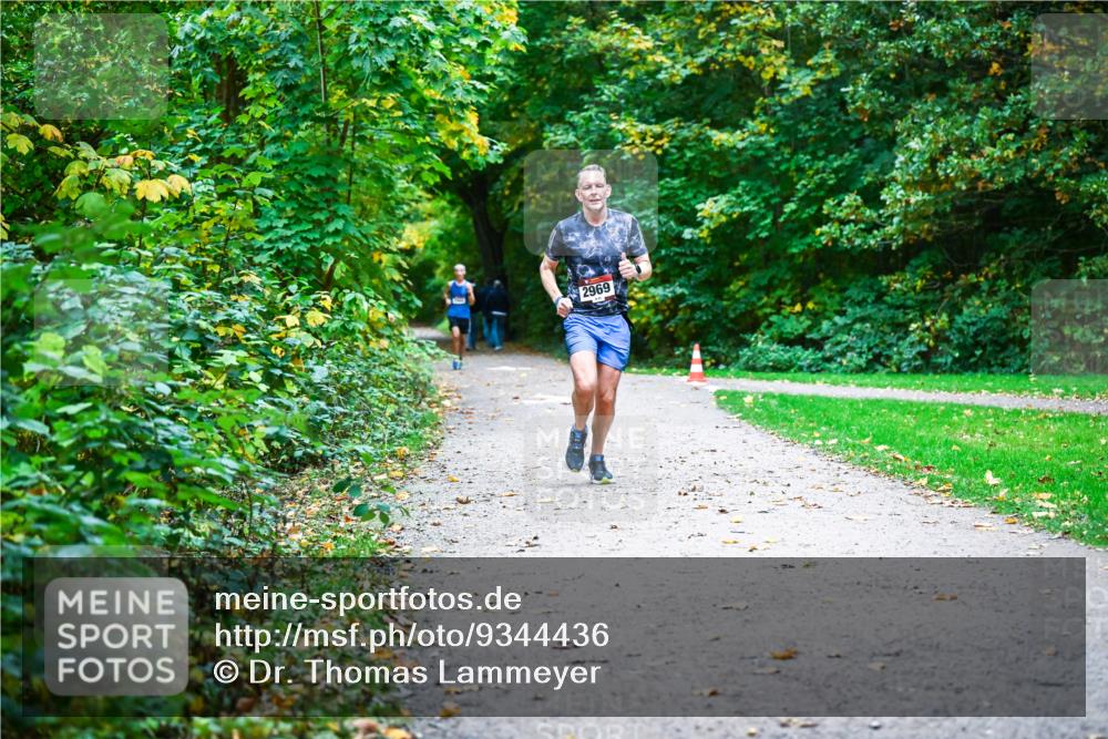 12.10.2025 - Bramfelder Halbmarathon 2025 Dr. Thomas Lammeyer http://msf.ph/oto/9344436 12.10.2025 10:09:17 Laufen 2969 meine-sportfotos.de