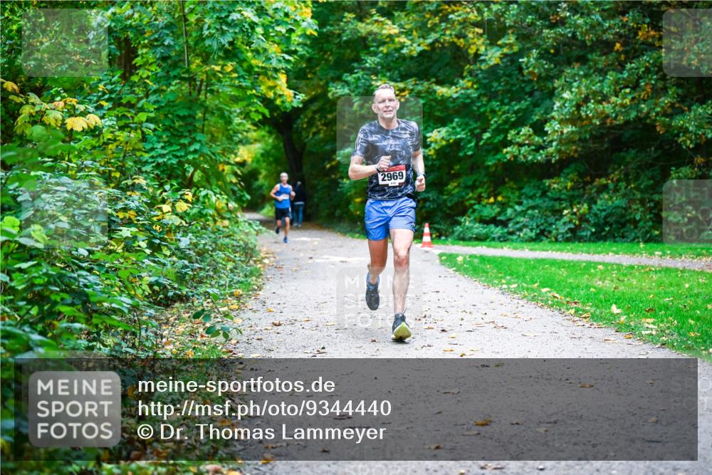 12.10.2025 - Bramfelder Halbmarathon 2025 Dr. Thomas Lammeyer http://msf.ph/oto/9344440 12.10.2025 10:09:18 Laufen 2969 meine-sportfotos.de