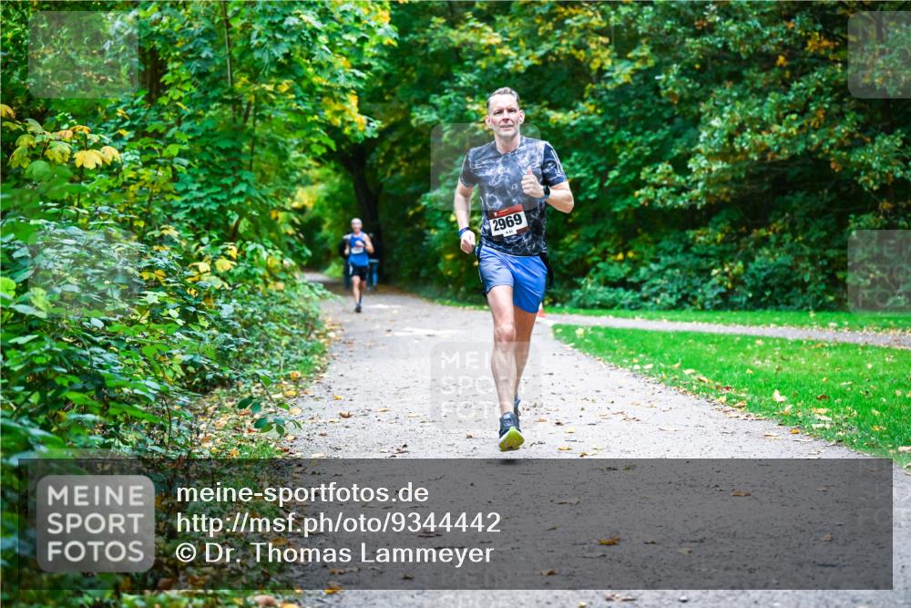 12.10.2025 - Bramfelder Halbmarathon 2025 Dr. Thomas Lammeyer http://msf.ph/oto/9344442 12.10.2025 10:09:18 Laufen 2969 meine-sportfotos.de