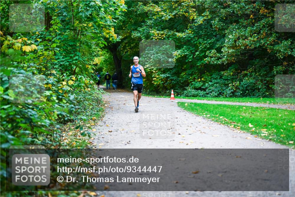 12.10.2025 - Bramfelder Halbmarathon 2025 Dr. Thomas Lammeyer http://msf.ph/oto/9344447 12.10.2025 10:09:22 Laufen 2988 meine-sportfotos.de