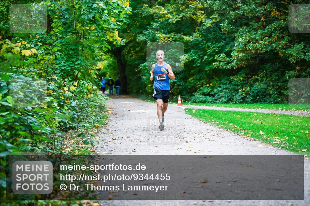 12.10.2025 - Bramfelder Halbmarathon 2025 Dr. Thomas Lammeyer http://msf.ph/oto/9344455 12.10.2025 10:09:23 Laufen 2988 meine-sportfotos.de