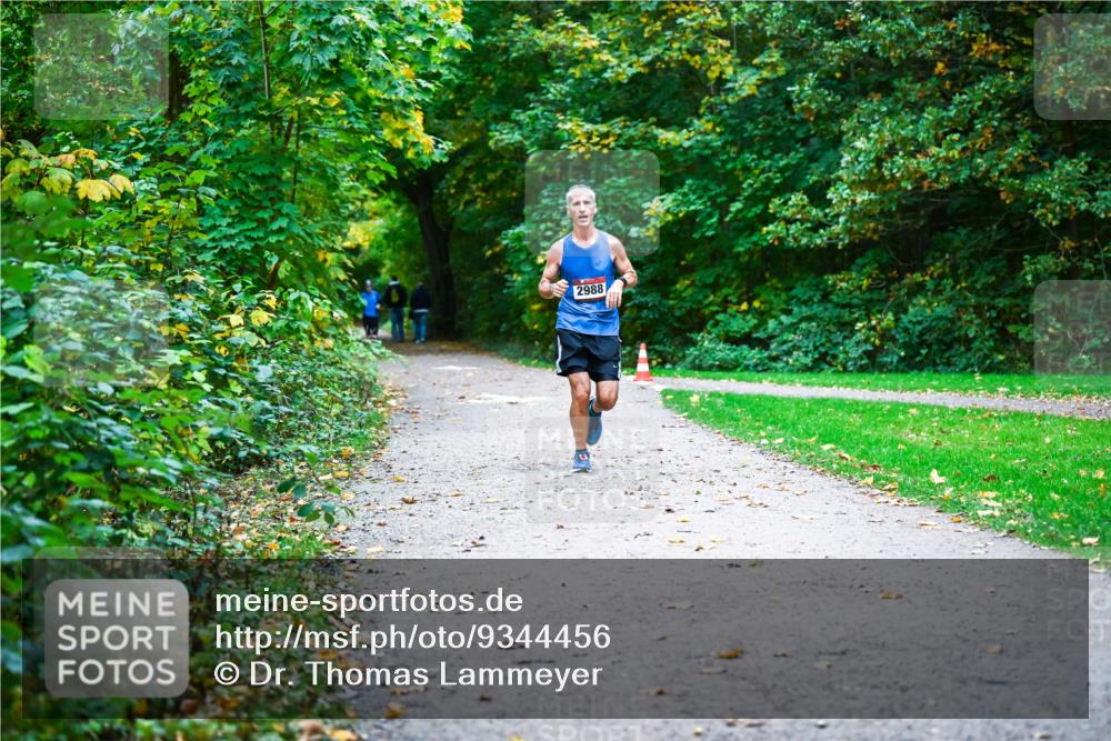 12.10.2025 - Bramfelder Halbmarathon 2025 Dr. Thomas Lammeyer http://msf.ph/oto/9344456 12.10.2025 10:09:24 Laufen 2988 meine-sportfotos.de