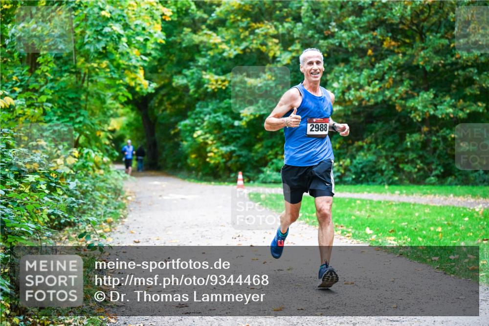 12.10.2025 - Bramfelder Halbmarathon 2025 Dr. Thomas Lammeyer http://msf.ph/oto/9344468 12.10.2025 10:09:25 Laufen 2988 meine-sportfotos.de