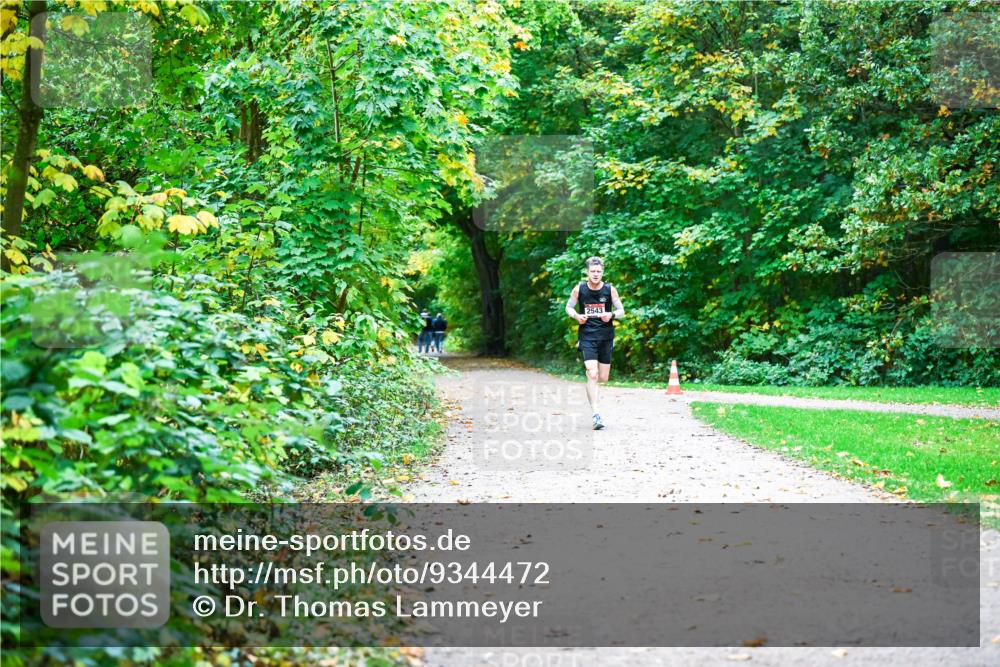 12.10.2025 - Bramfelder Halbmarathon 2025 Dr. Thomas Lammeyer http://msf.ph/oto/9344472 12.10.2025 10:09:45 Laufen 2543 meine-sportfotos.de