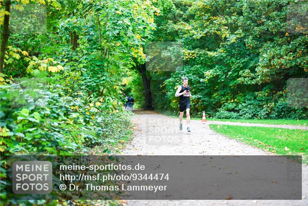 12.10.2025 - Bramfelder Halbmarathon 2025 Dr. Thomas Lammeyer http://msf.ph/oto/9344474 12.10.2025 10:09:46 Laufen 2543 meine-sportfotos.de