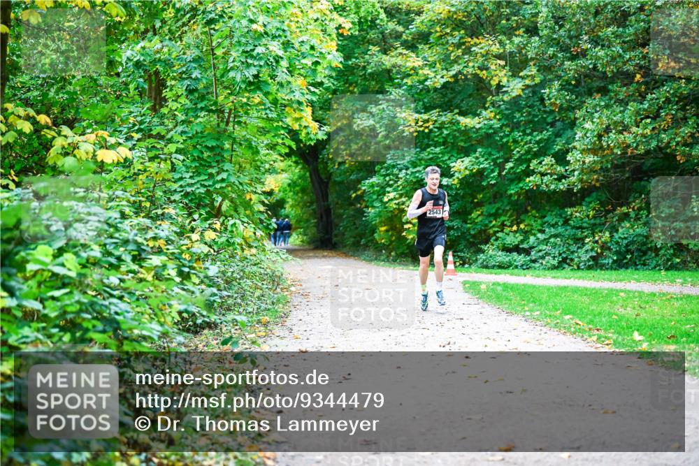 12.10.2025 - Bramfelder Halbmarathon 2025 Dr. Thomas Lammeyer http://msf.ph/oto/9344479 12.10.2025 10:09:46 Laufen 2543 meine-sportfotos.de