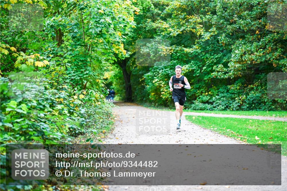 12.10.2025 - Bramfelder Halbmarathon 2025 Dr. Thomas Lammeyer http://msf.ph/oto/9344482 12.10.2025 10:09:47 Laufen 254 meine-sportfotos.de