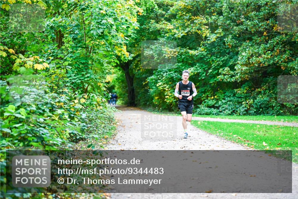 12.10.2025 - Bramfelder Halbmarathon 2025 Dr. Thomas Lammeyer http://msf.ph/oto/9344483 12.10.2025 10:09:47 Laufen 2543 meine-sportfotos.de